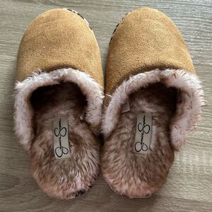NWOT … JESSICA SIMPSON “Size: S - (6-7)” Slip On Slippers